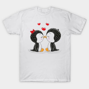 Two cute penguin lovers kiss T-Shirt